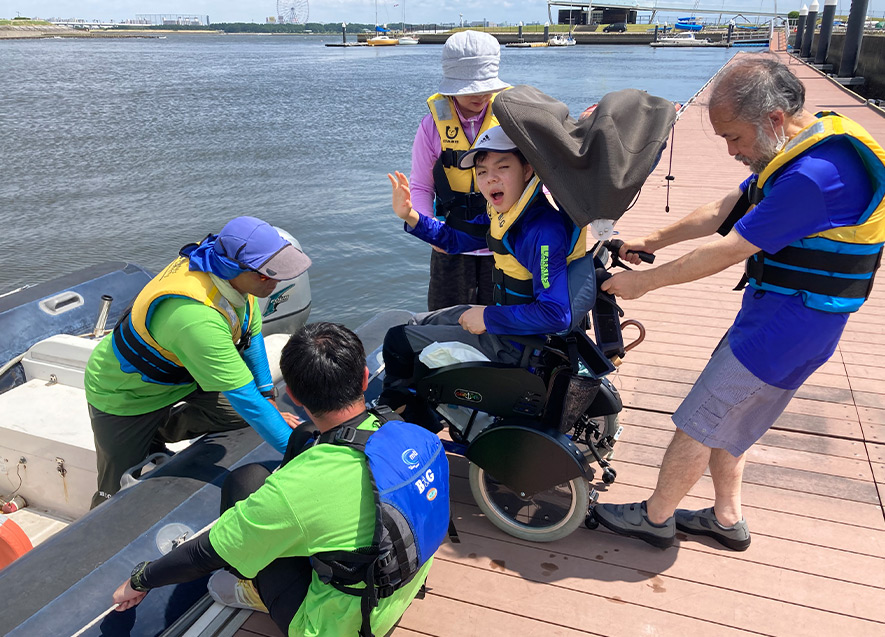 ゴムボートに乗って生まれて初めての海へ！