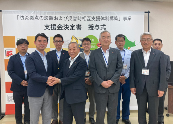 北海道長万部町「防災拠点事業」決定書授与式を実施