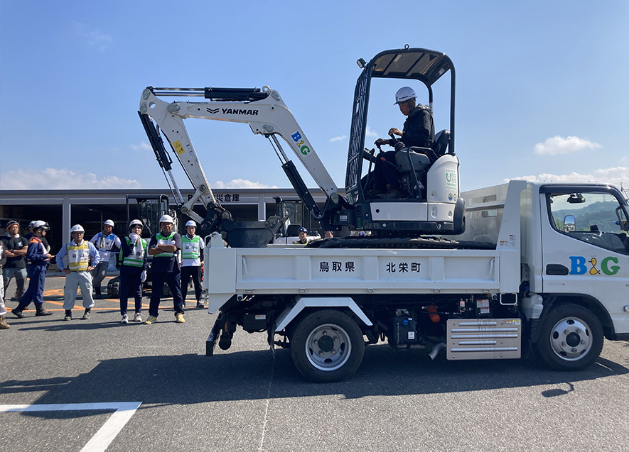 ダンプ積み込み