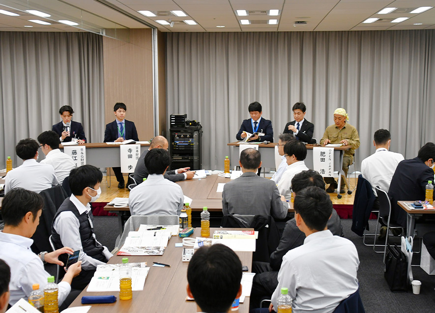 5人の登壇者によるトークセッション