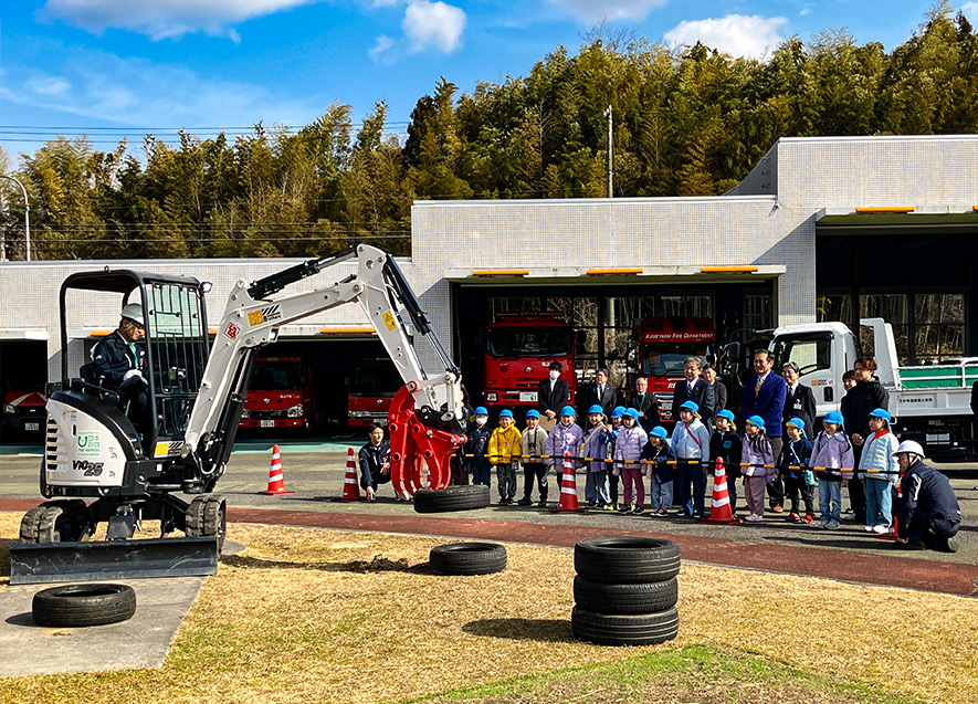 油圧ショベルのデモンストレーション