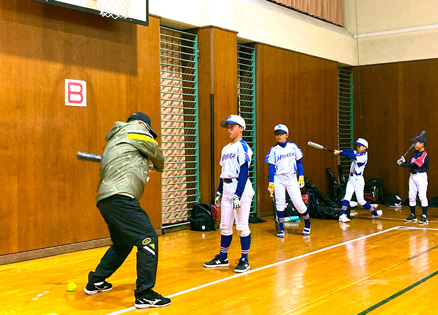 掛布氏による指導。一人一人に指導を行っていた