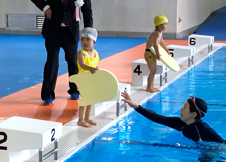 幼児による泳ぎ初め