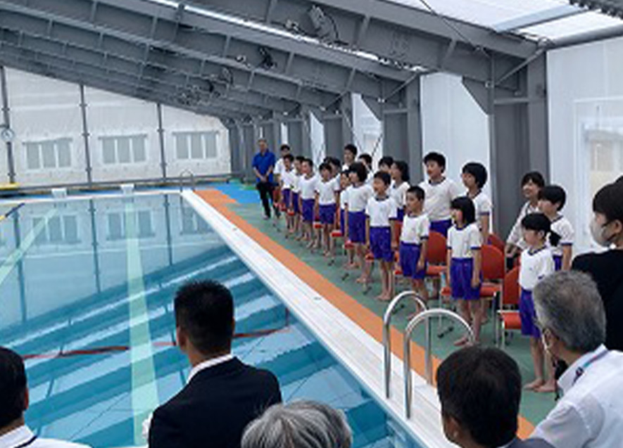 「芸北の空」を歌う子どもたち