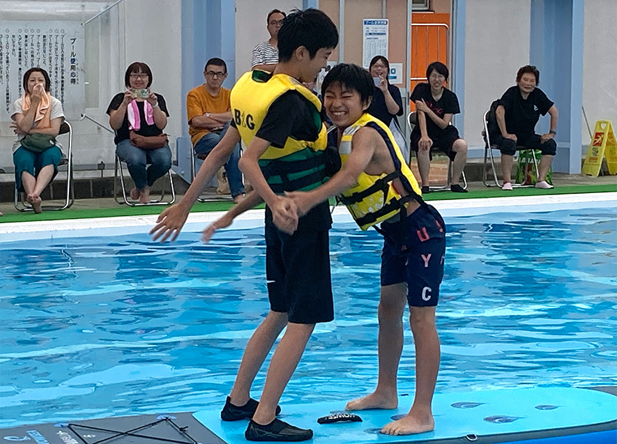 SUPの上で手押し相撲