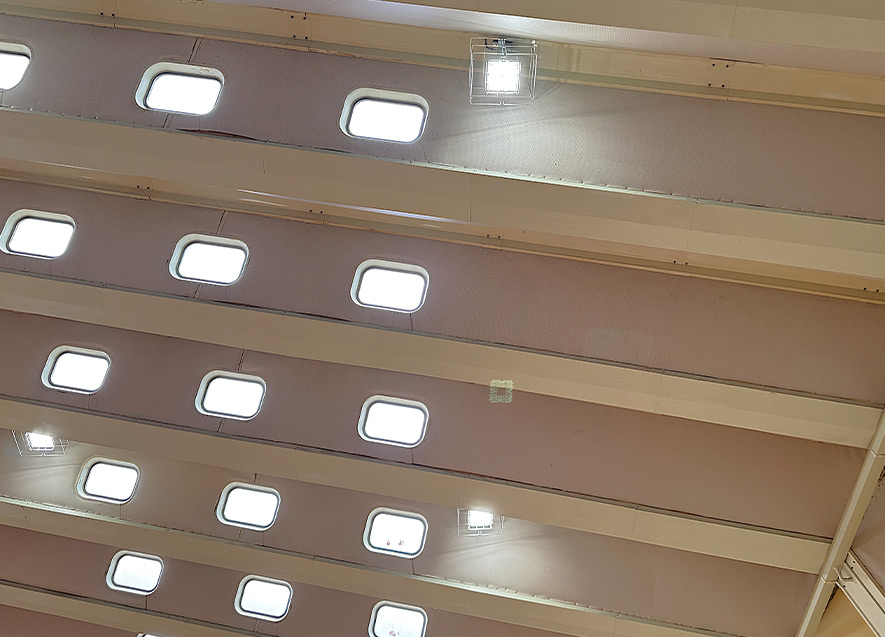 屋根天窓の改修と照明LED化