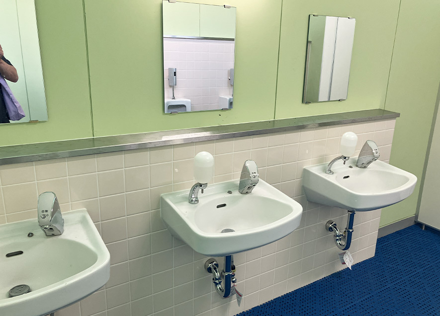 手洗い場やシャワーなど水回りもきれいに！