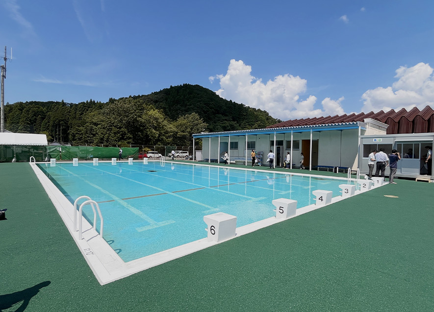 改修したプールサイド