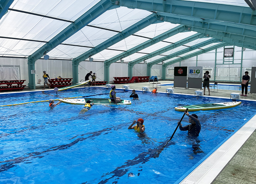 SUP体験を通じて、新しいプールを満喫