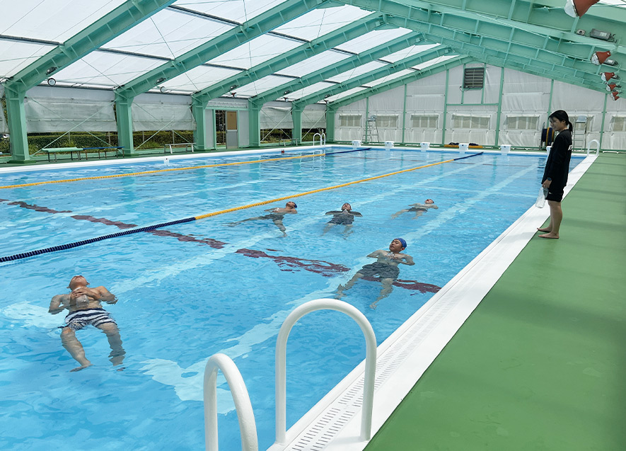 ペットボトルを使った背浮き