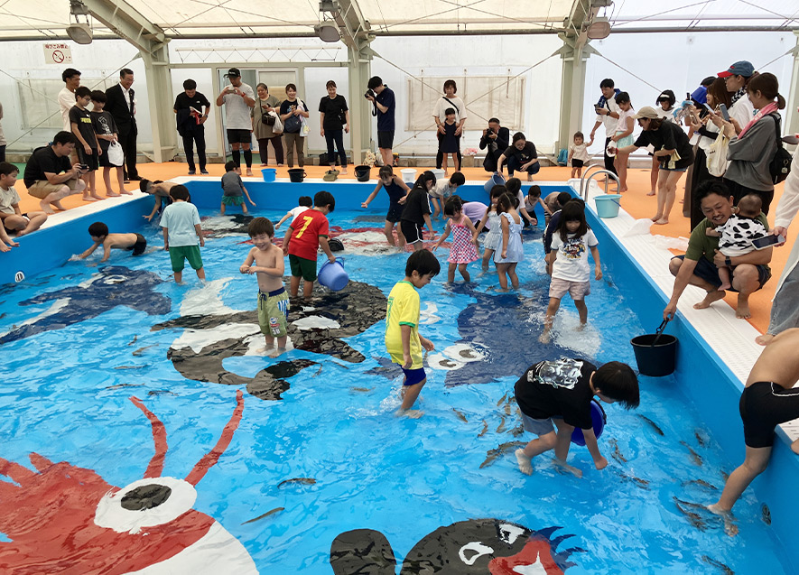 イワナのつかみ取り