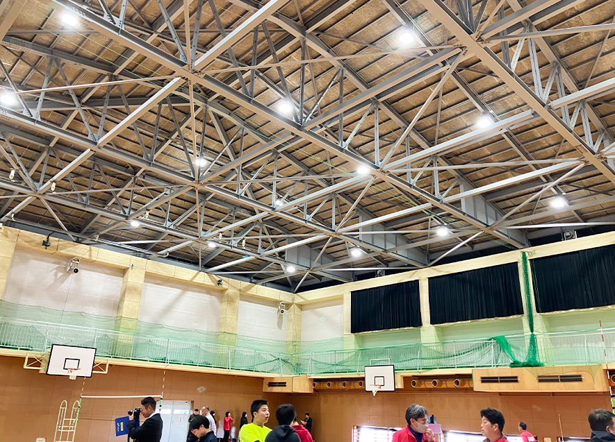 吊り天井を改修し、開放感が増したアリーナ