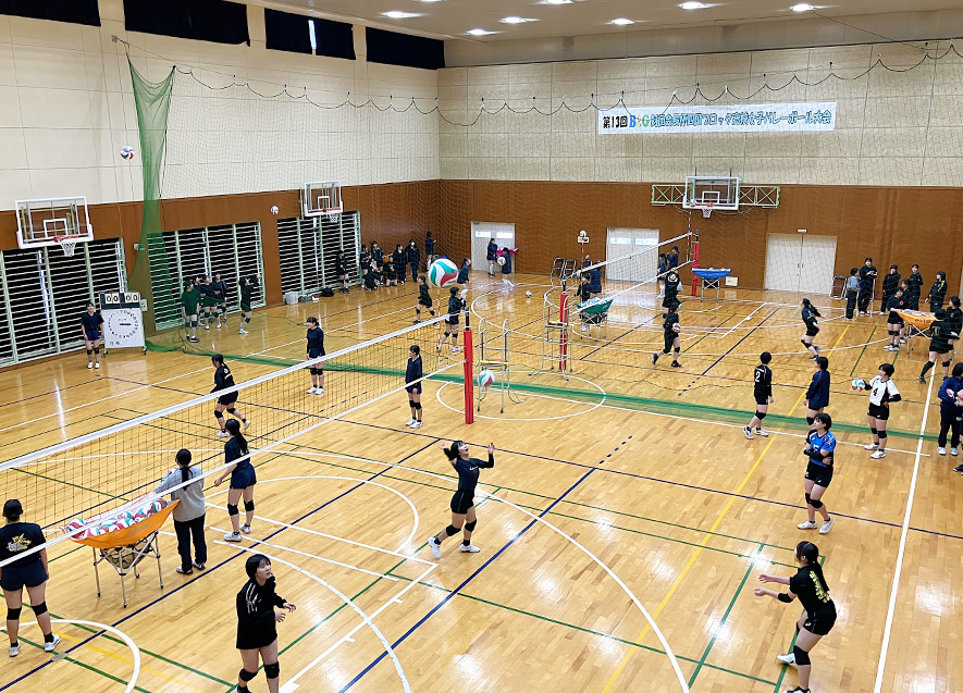 体育館で熱戦が繰り広げられた