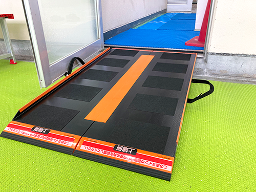 プール出入口スロープ