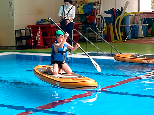 まずは立て膝で漕ぎます