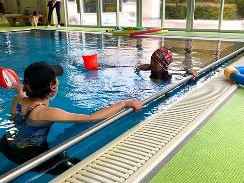 ヘルパーを使った曲げ伸ばし運動