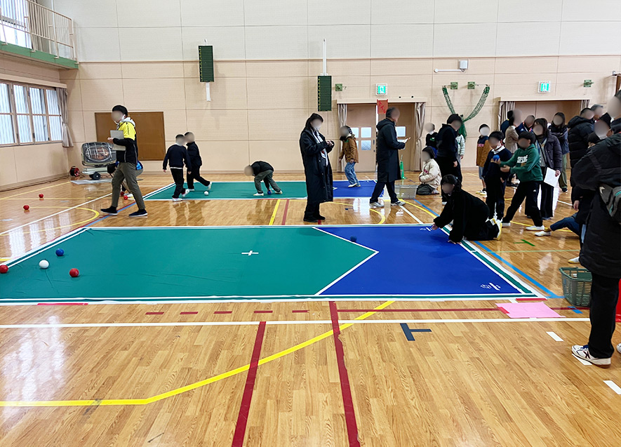 子どもたちは得点の行方に一喜一憂しながら楽しんでいた