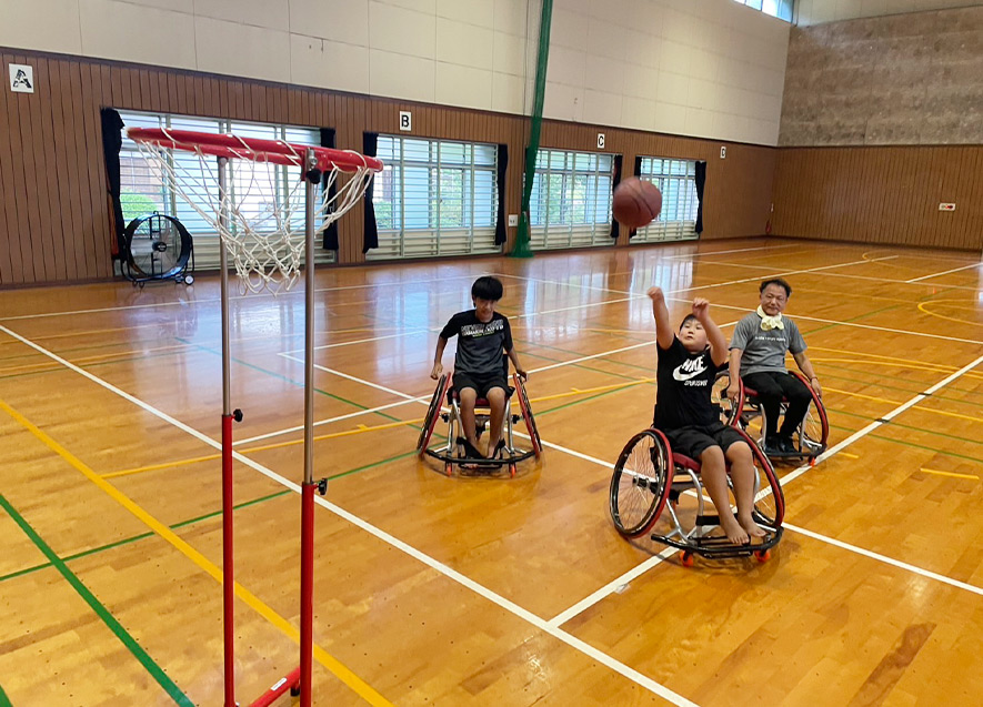 車いすバスケにチャレンジ