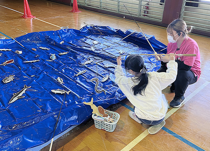 釣りゲームも子どもたちに人気