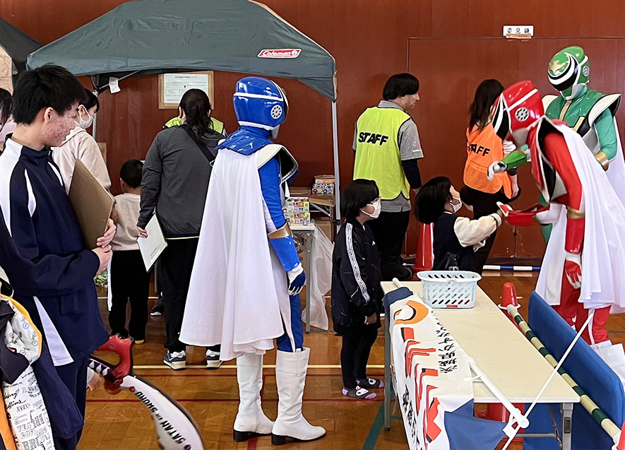 ご当地ヒーローも駆け付けイベントを盛り上げた