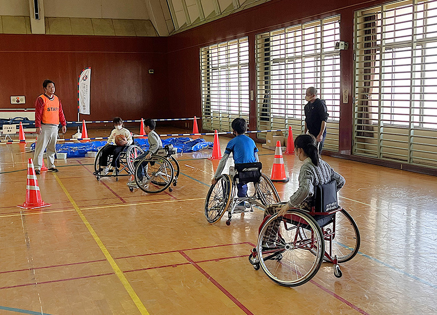 ほとんどの子どもが初めて車いすバスケに挑戦