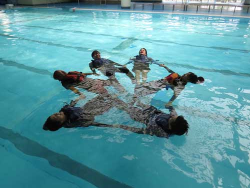 ライフジャケットの浮力確認