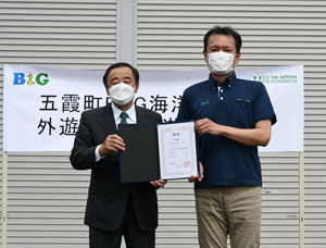 染谷町長（写真左）菅原理事長（写真右）