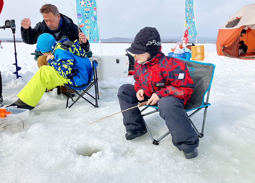 大空町の郷土教育「ワカサギ釣り体験」