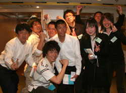 �W���j�A�{�����e�B�A�̒��Ԃ���