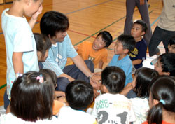 �q�ǂ������Ɉ͂܂��