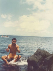 ��̏�Ń|�[�Y���Ƃ�c�v�ۂ���