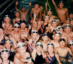 �X�C�~���O�X�N�[���̒��Ԃ�����