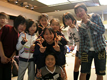 �������a����2