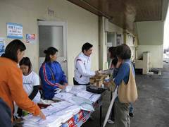 ���牞��T�V���c�𔄂�