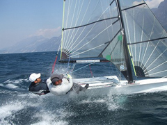 ���[���b�p�������A���K�ɗ�ސ΋��^�q��y�A