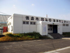 �����s�a���f�C�m�Z���^�[�̃v�[��