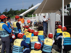 �a���f�w���җ{�����C�Ń��b�g�̍u�`���s���_�{����