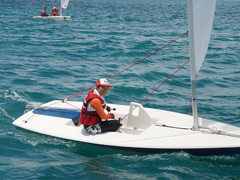 �w���җ{�����C�ŃV�[�z�b�p�[���ɏ�鏼�c����