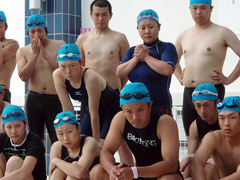 ���ԂƂƂ��Ƀv�[�����K�ɗ�ޒ�������i�O��E����Q�l�ځj