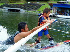 �A�N�A�p�[�N�Ŏq�ǂ��ɐ���X�L�[�������钆������