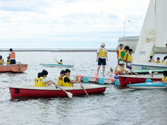 �C�m�Z���^�[���ɂ̕����V�����琅�ʂɌJ��o���q�ǂ�����