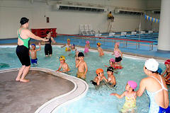 �ʐ^�F�v�[���Ő��V�т�����q�ǂ������Ǝw����