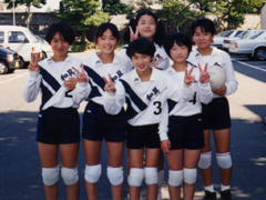 �ʐ^�F�o���[�{�[���̒��Ԃƃ��j�t�H�[���p��