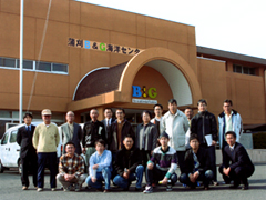 �ʐ^�F���s�����a���f�C�m�Z���^�[�O�ł̎w���Ҍ��C��Q���҂����̏W���ʐ^