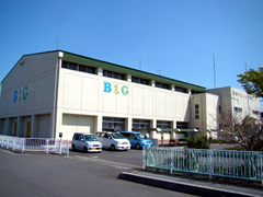 �ʐ^�F�I����B&G�C�m�Z���^�[�̊O��