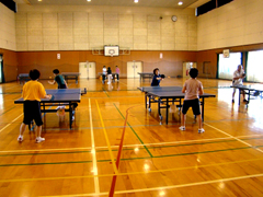 �ʐ^�F�C�m�Z���^�[�̈�قő싅������l�X