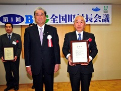 �ʐ^�F���c������A�\�����󂯂��ē�����