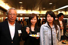 �ʐ^�F2005�N�̂a���f�̌��N���[�Y���}���ɃI�u�U�[�o�[�Ƃ��ď�D�������{�x�m�炳��