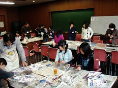 �ʐ^�F�I���W�i���̃L�����h���Â���������q