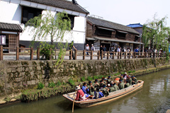 �ʐ^�F�s���𗬂���ŎU����y���ސl�X